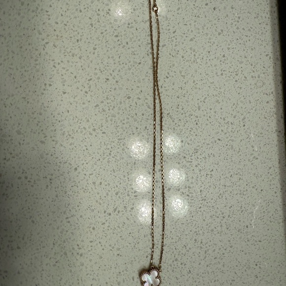 Van Cleef & Arpels Vintage Alhambra Pendant - Picture 7 of 7